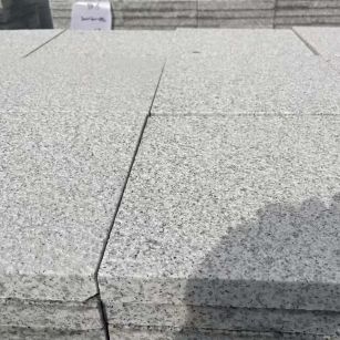 江门 白麻花岗岩石材推荐 荔枝面地铺石