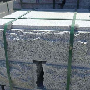 江门 芝麻白花岗岩自然面成品