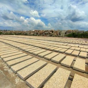 江门 黄金麻花岗岩荔枝面地铺石防护中