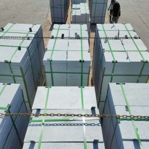 江门 芝麻白花岗岩5公分地铺石 花岗岩厂家工厂装车日常