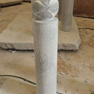 江门 芝麻白花岗岩石材挡车石柱、停车柱、圆柱挡车柱、方柱挡车柱等