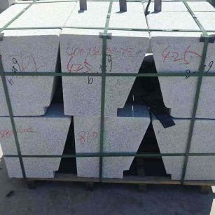 江门 芝麻白异形坐凳，石凳