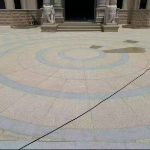 江门 黄金麻芝麻灰花岗岩石材地铺拼接效果