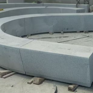 江门 芝麻白花岗岩光面弧形坐凳