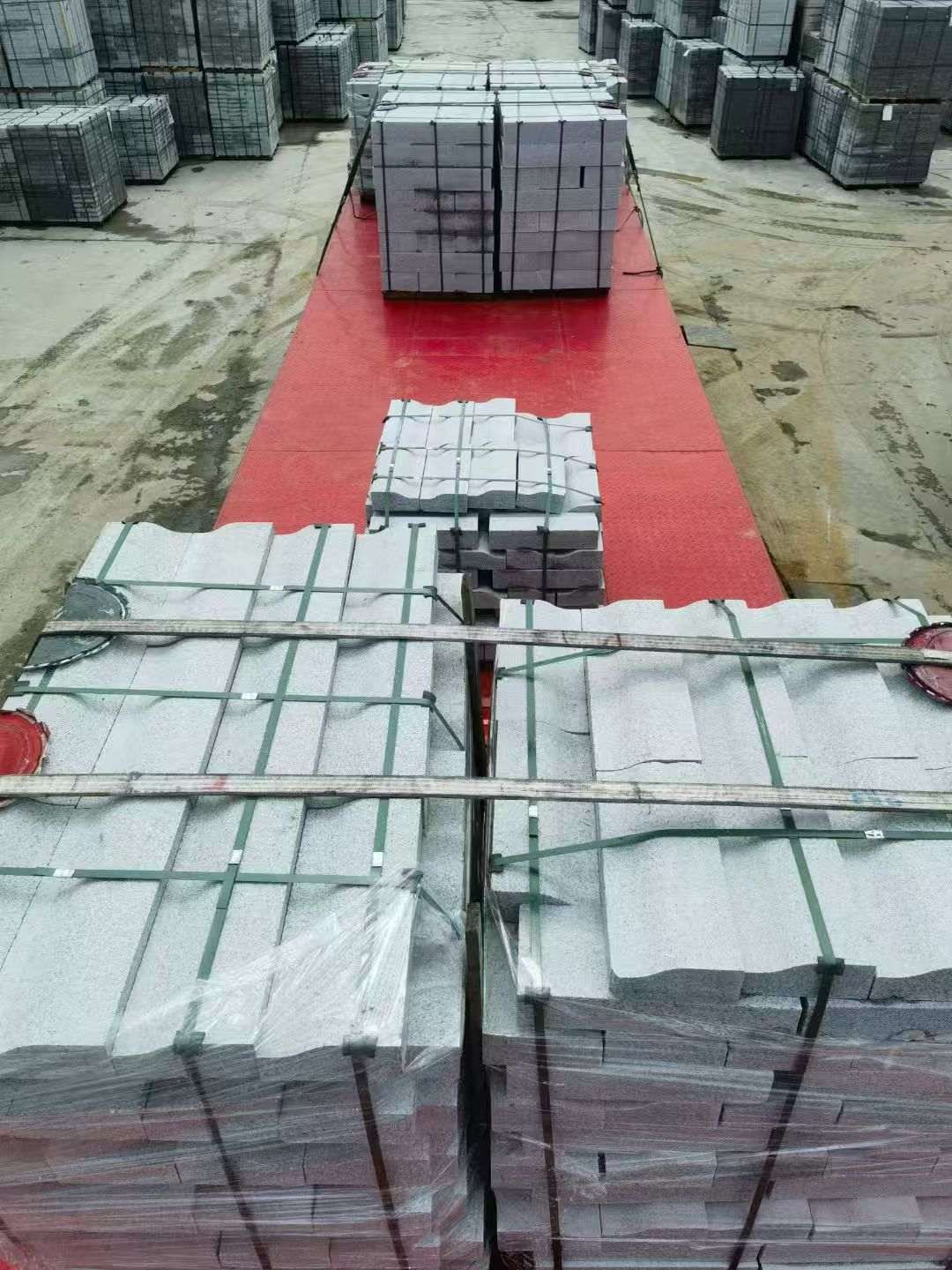 江门 芝麻白仿形加直形路沿石出货日常