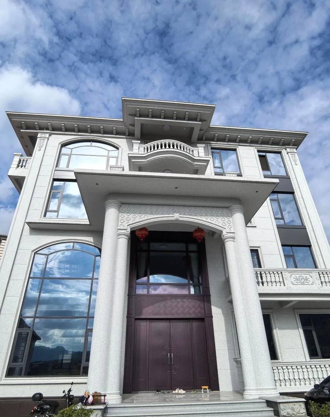 江门白麻别墅外墙干挂石材效果示例