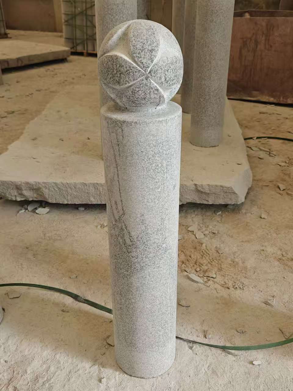 江门 芝麻白花岗岩石材挡车石柱、停车柱、圆柱挡车柱、方柱挡车柱等