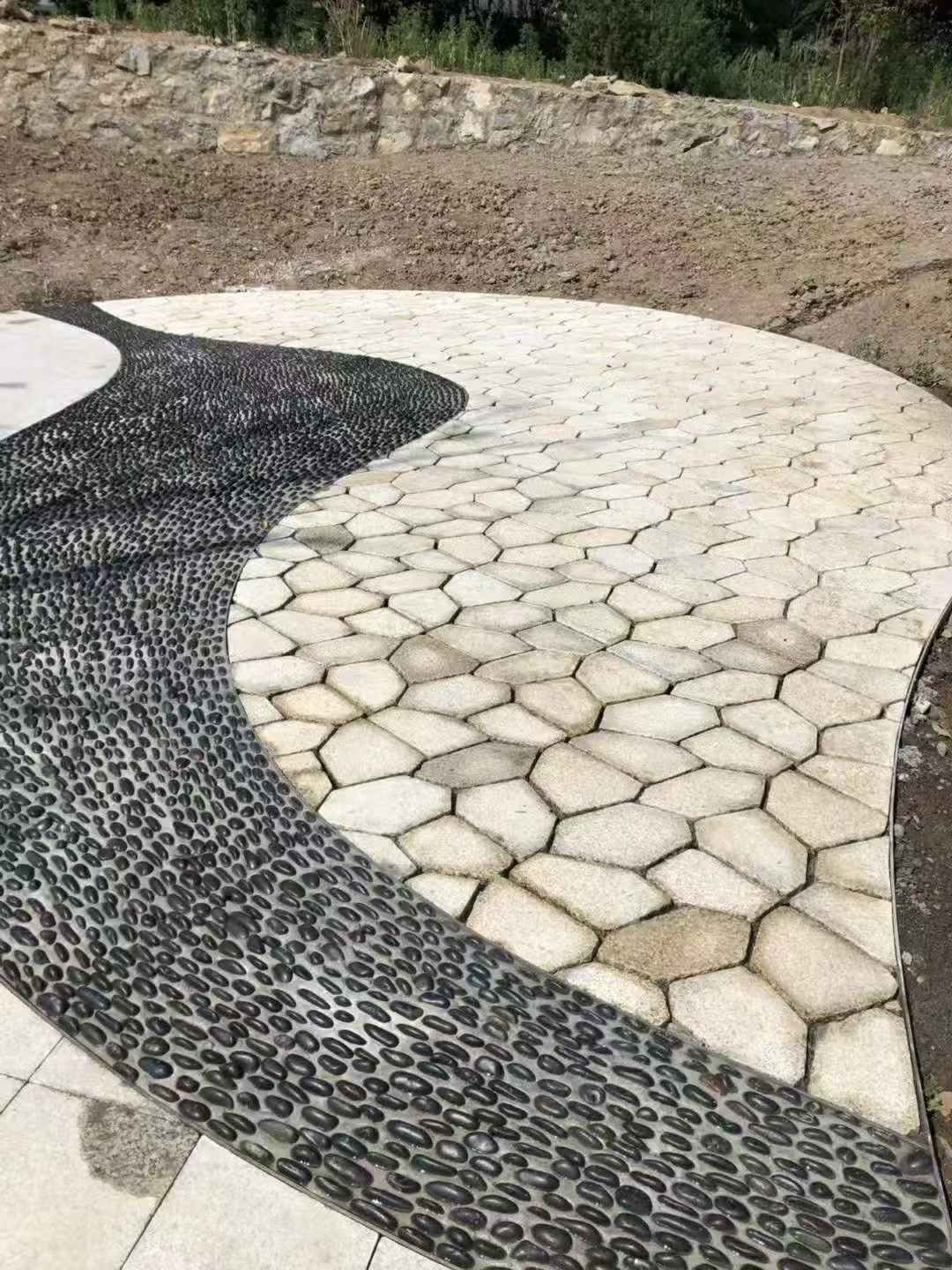 江门 黄金麻冰裂纹地铺石工地铺装案例