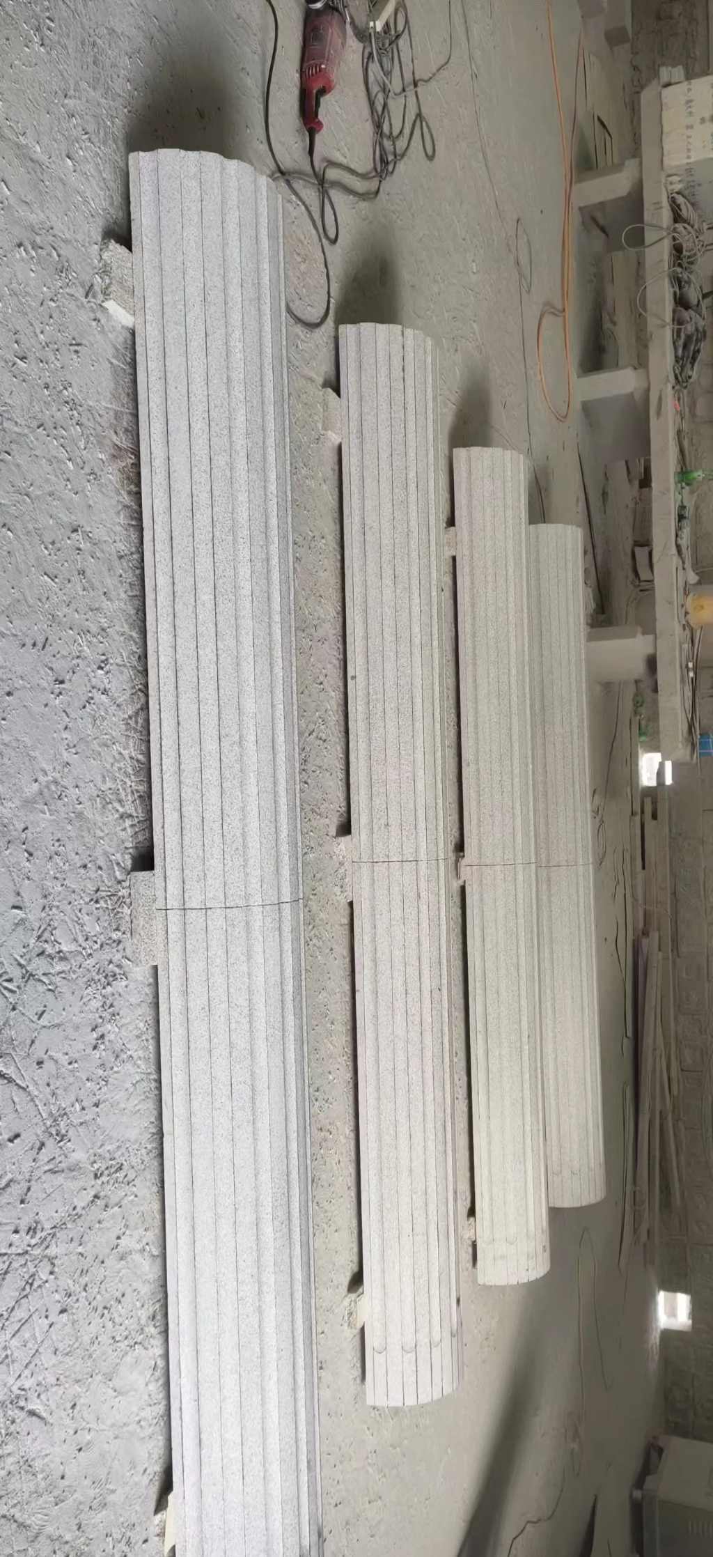 江门 花岗岩厂家带你看白麻花岗岩门楼大柱柱皮