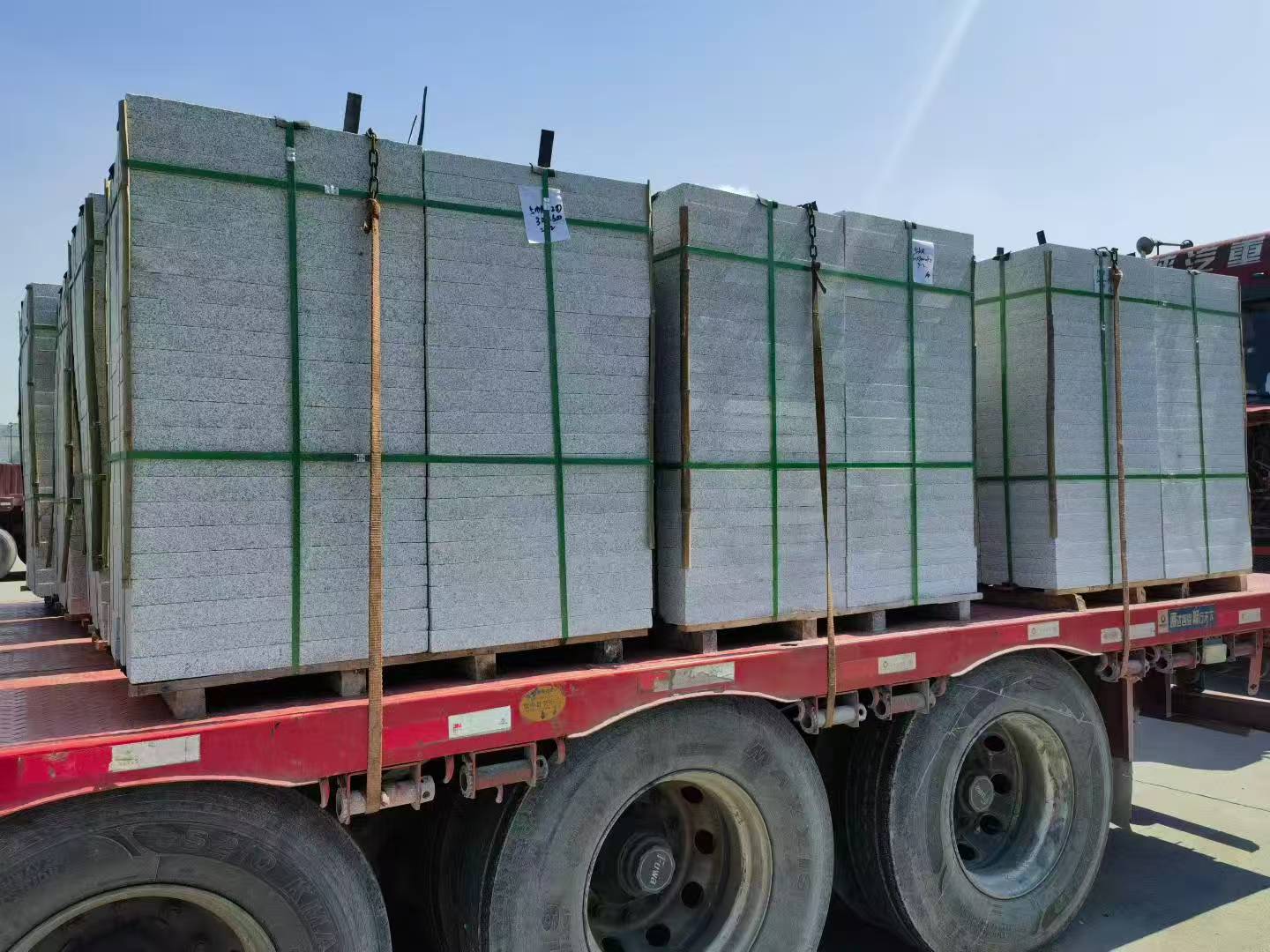 江门芝麻白花岗岩出货日常地铺石