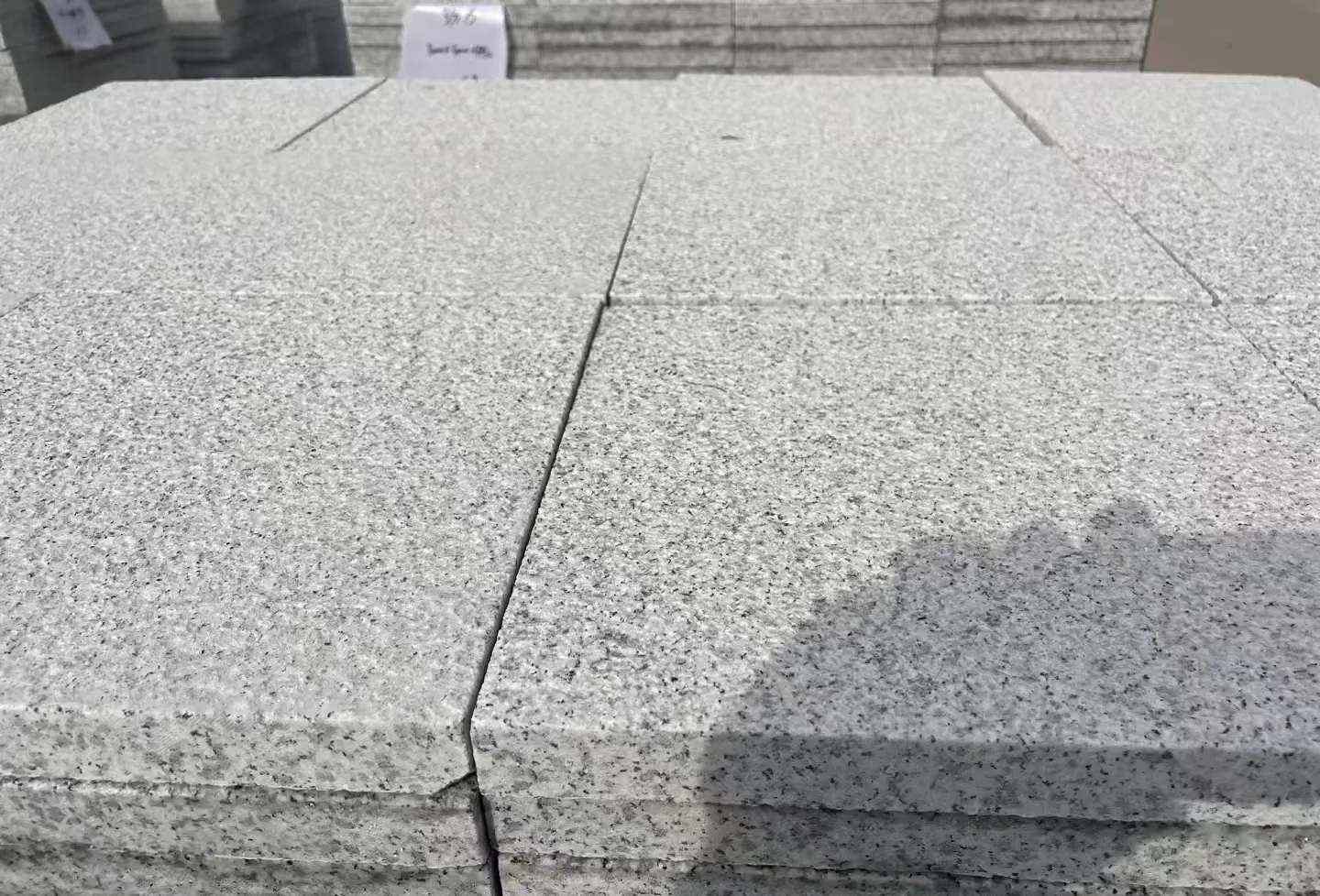 江门 白麻花岗岩石材推荐 荔枝面地铺石