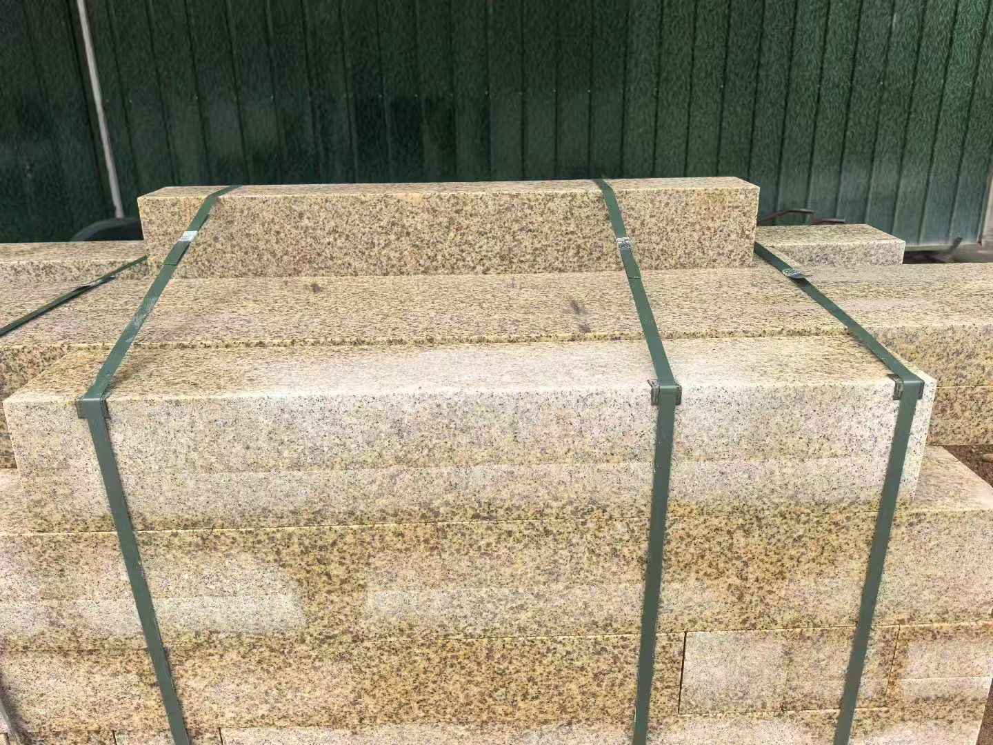 江门 黄金麻花岗岩石材机切面栏杆料半成品