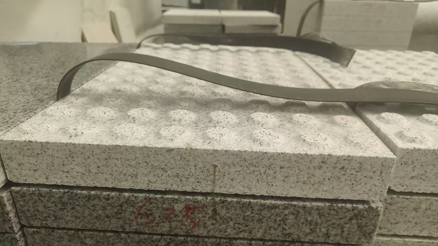 江门 芝麻白花岗岩6.0公分荔枝面五轴加工雕刻盲点