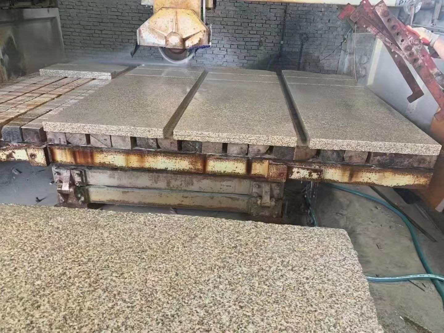 江门 黄金麻荔枝面成品板加工