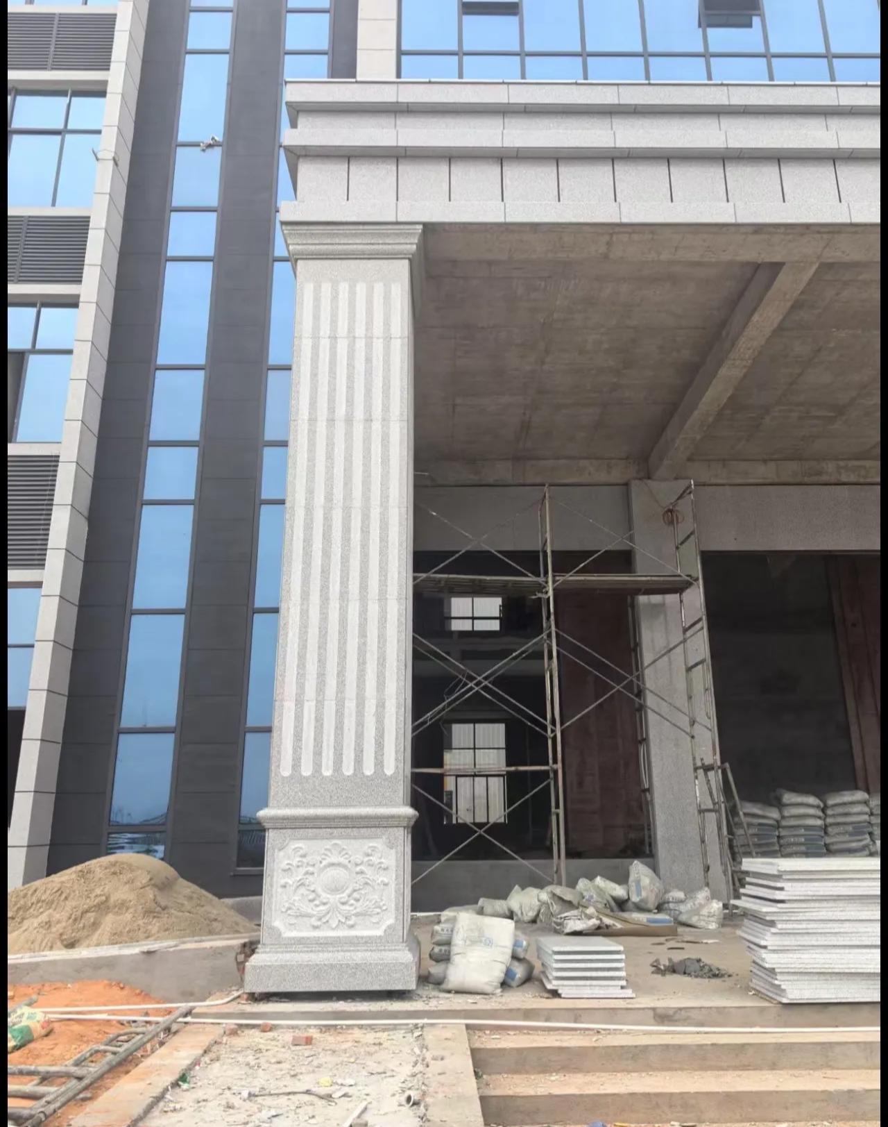 江门 芝麻白光面花岗岩门楼大柱（罗马柱）配雕花底座