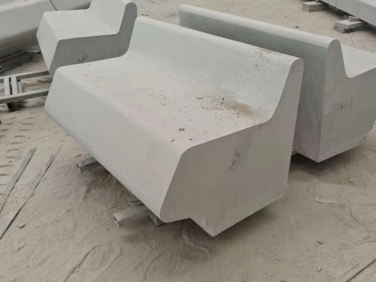 江门 芝麻白花岗岩异形坐凳，石凳