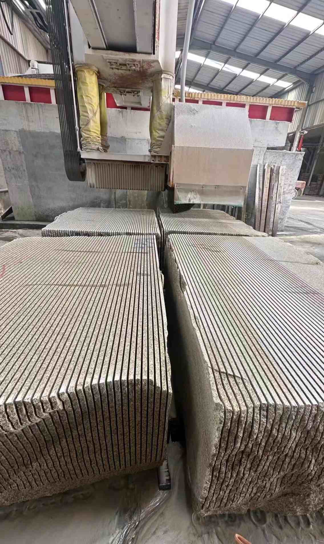 江门 车间生产日常，黄金麻白麻花岗岩