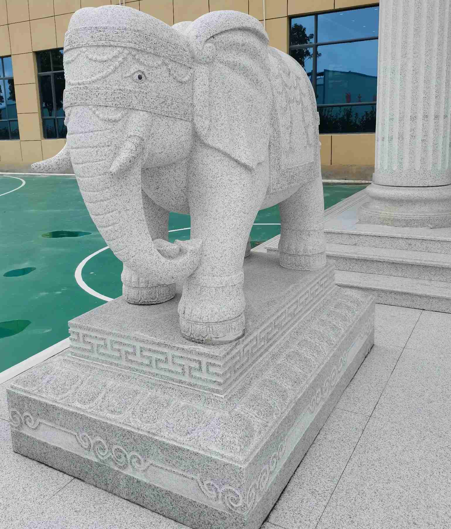 江门 白麻花岗岩动物异形石雕-大象