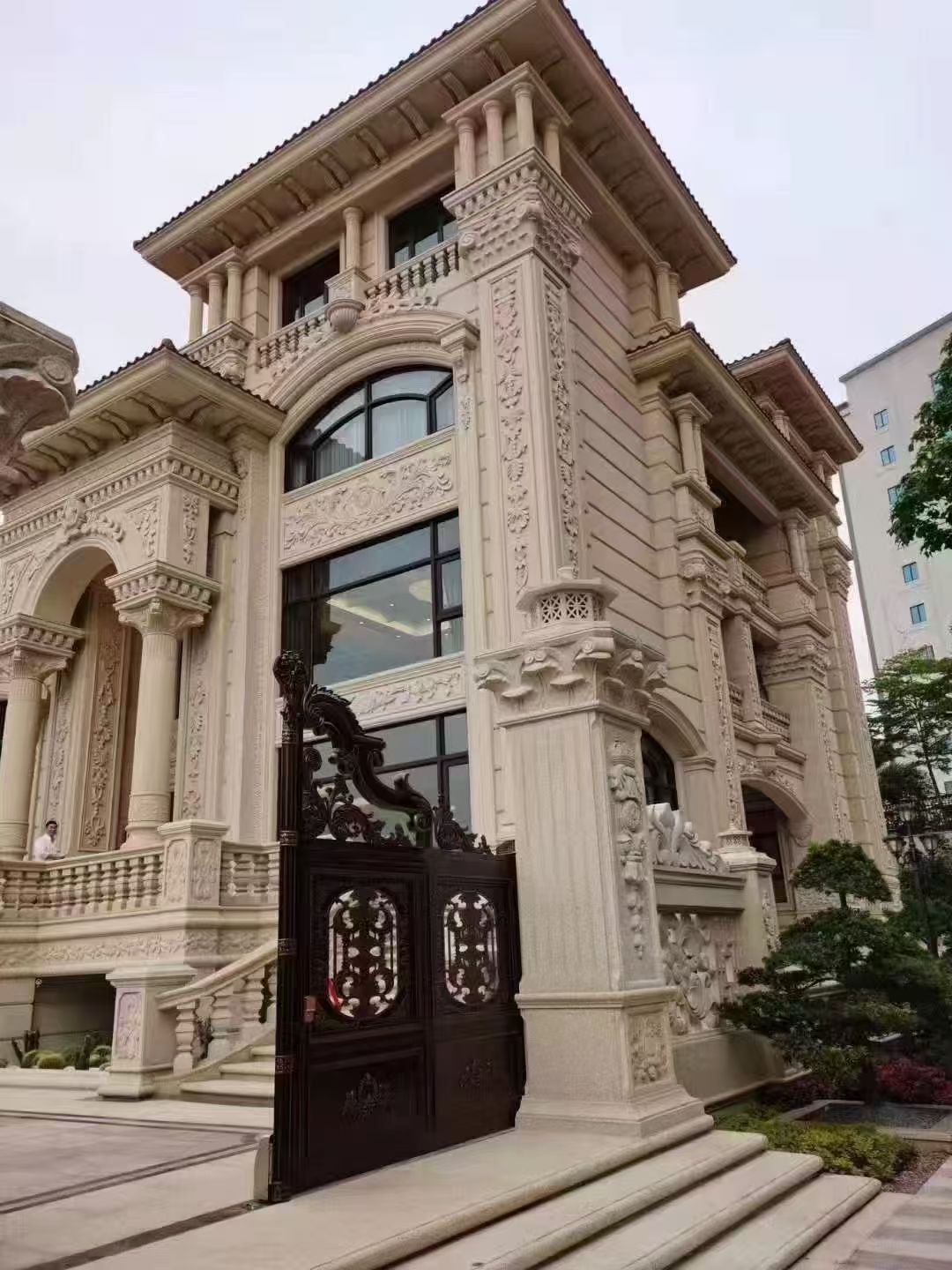 江门 黄金麻花岗岩别墅外墙干挂效果展示