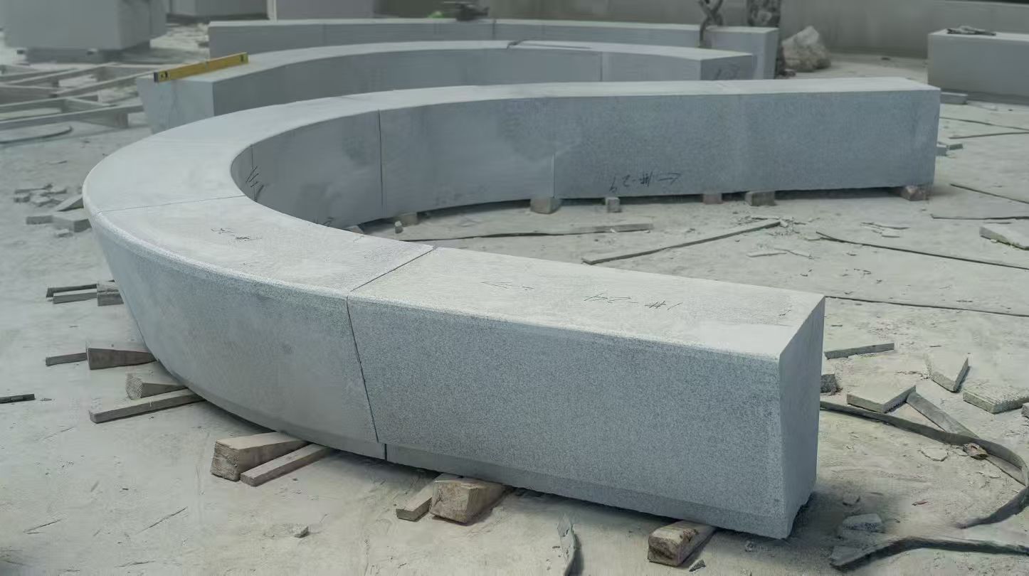 江门 芝麻白花岗岩光面弧形坐凳