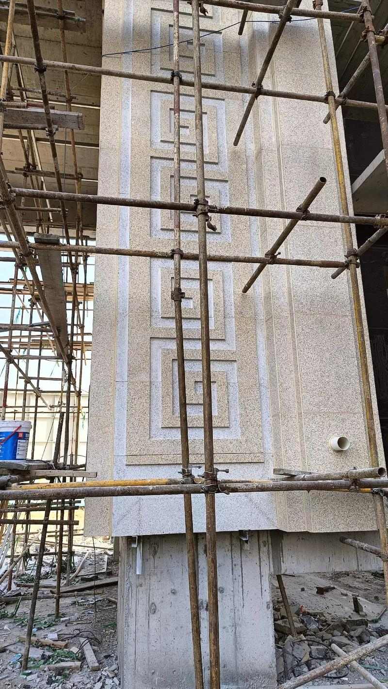 江门 黄金麻花岗岩别墅外墙干挂回纹造型效果