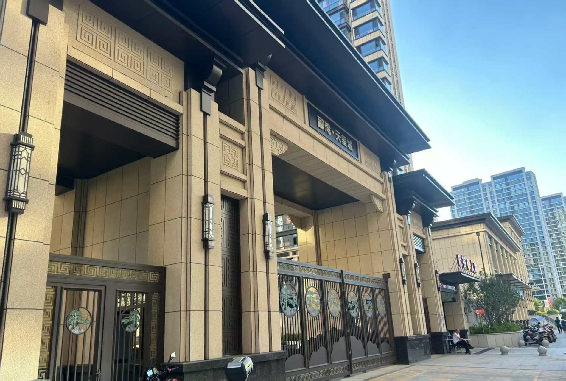 江门 黄金麻花岗岩荔枝面小区门楼外墙干挂