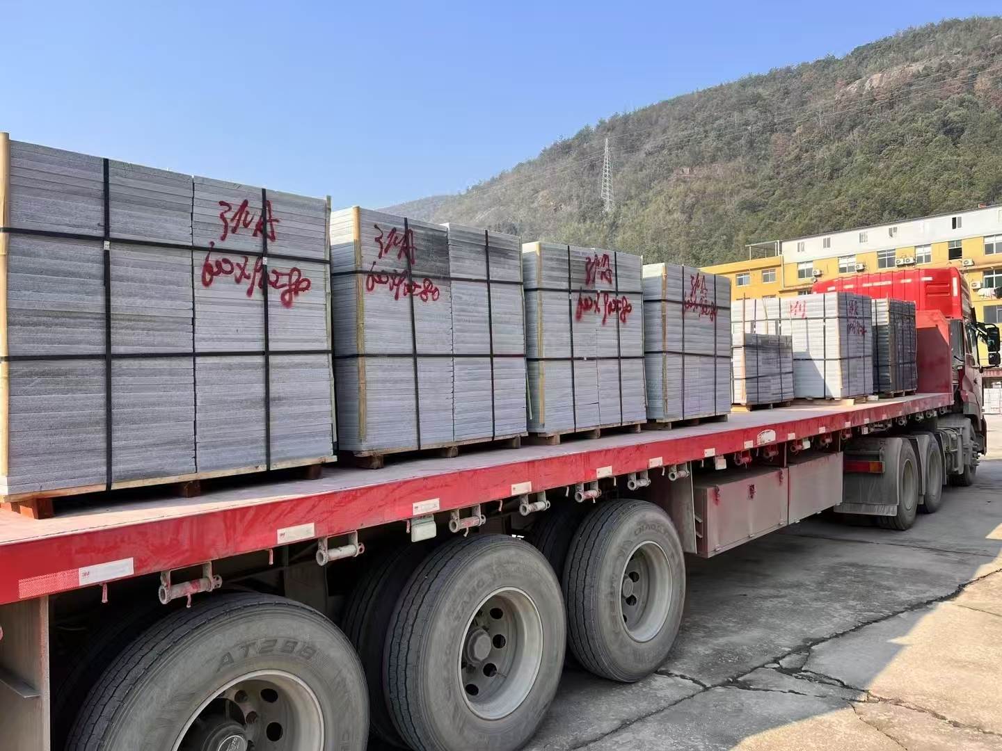 江门 芝麻灰地铺石出货日常