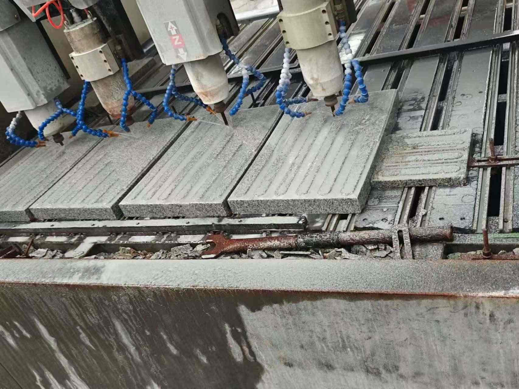 江门 芝麻白花岗岩荔枝面盲道雕刻