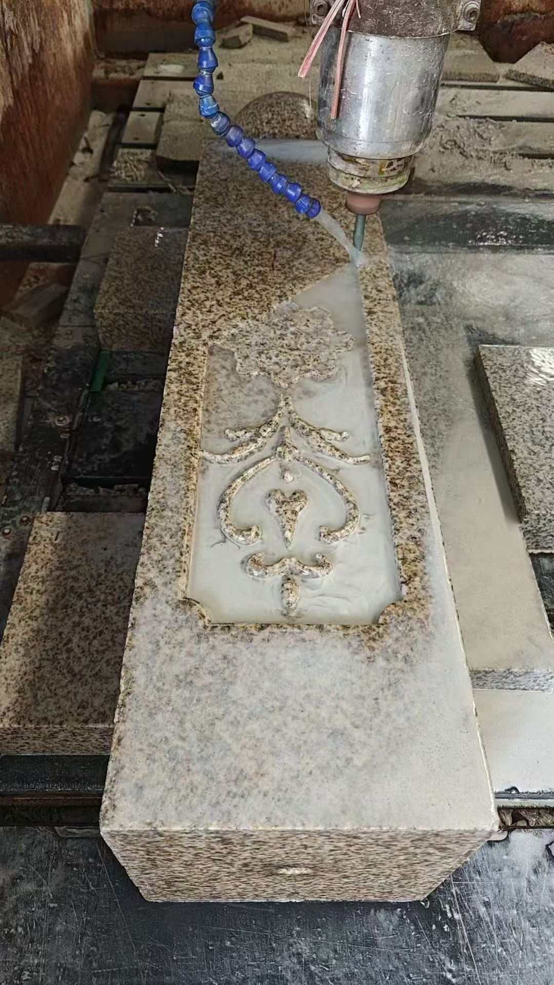 江门 黄金麻花岗岩异形加工雕刻栏杆大柱