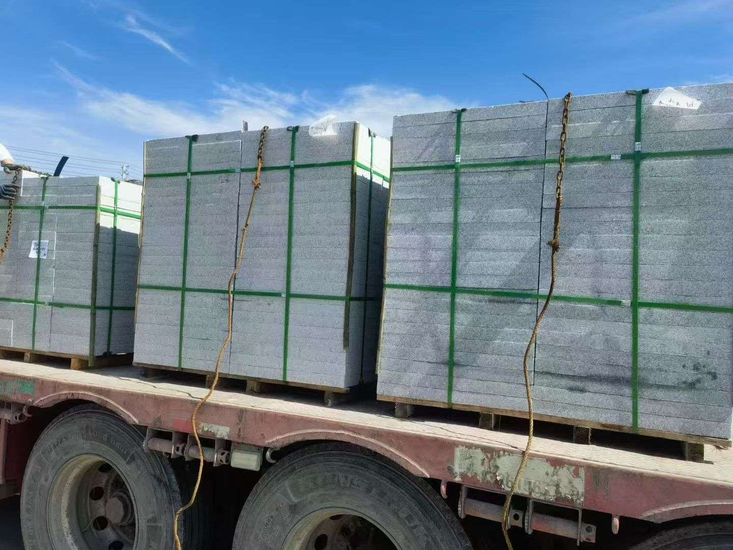 江门 芝麻白花岗岩地铺石装车日常