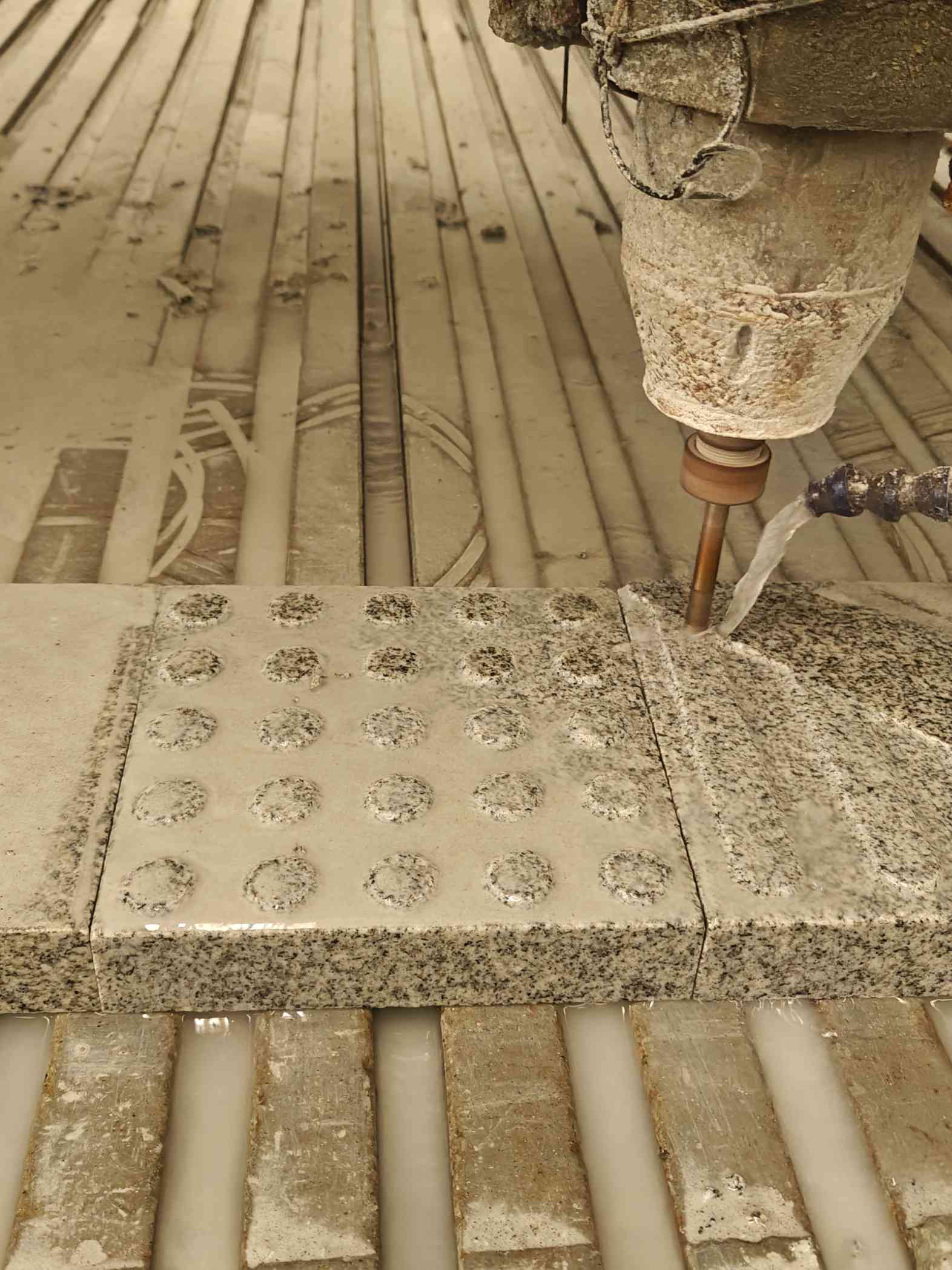 江门 芝麻白花岗岩石材盲人石、盲道石、盲点石