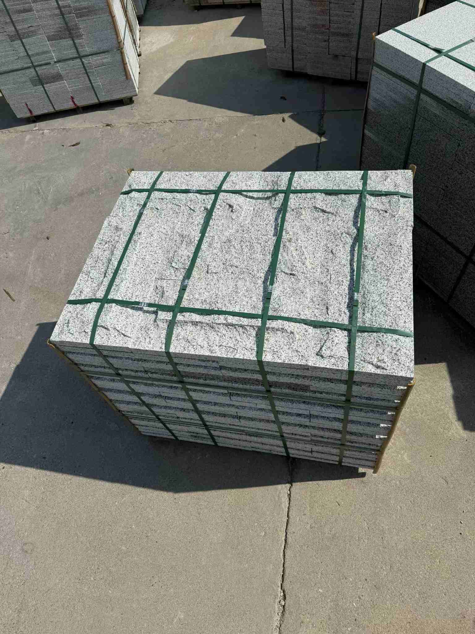 江门 白麻花岗岩石材自然面蘑菇石成品