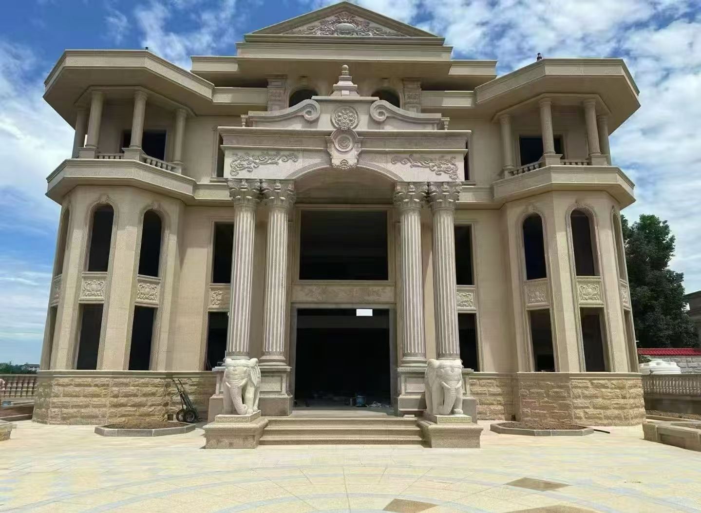 江门 黄金麻别墅外墙干挂，大柱，大象，蘑菇石，雕花板