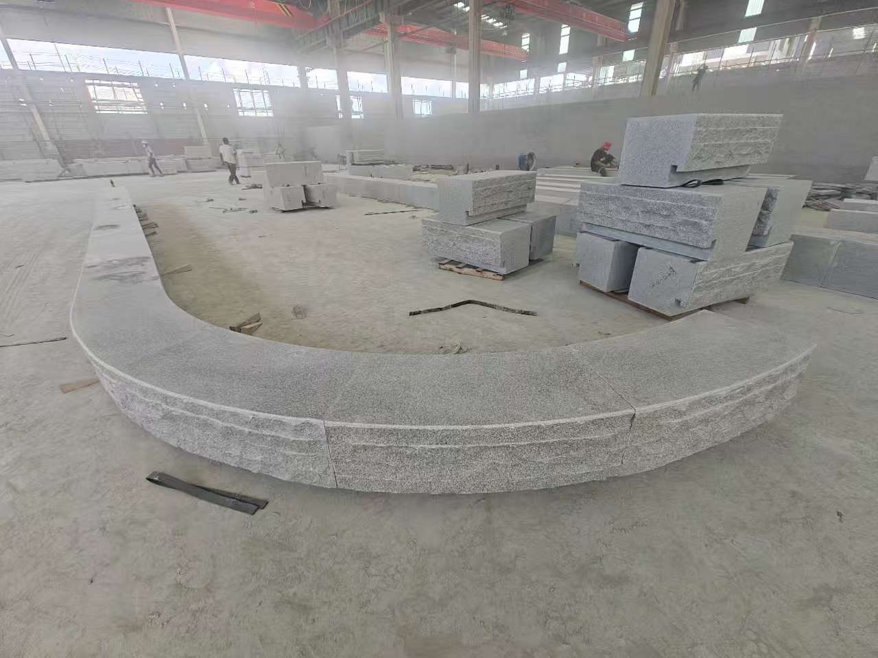 江门 芝麻白异形坐凳，自然面光面弧形加工