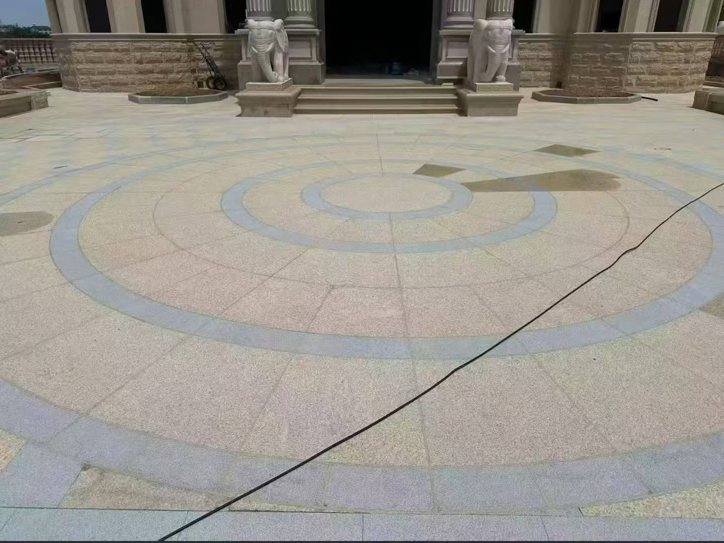 江门 黄金麻芝麻灰花岗岩石材地铺拼接效果